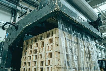 Freight: Air, Sea and Express — Low Cost Small Retailers Distribution